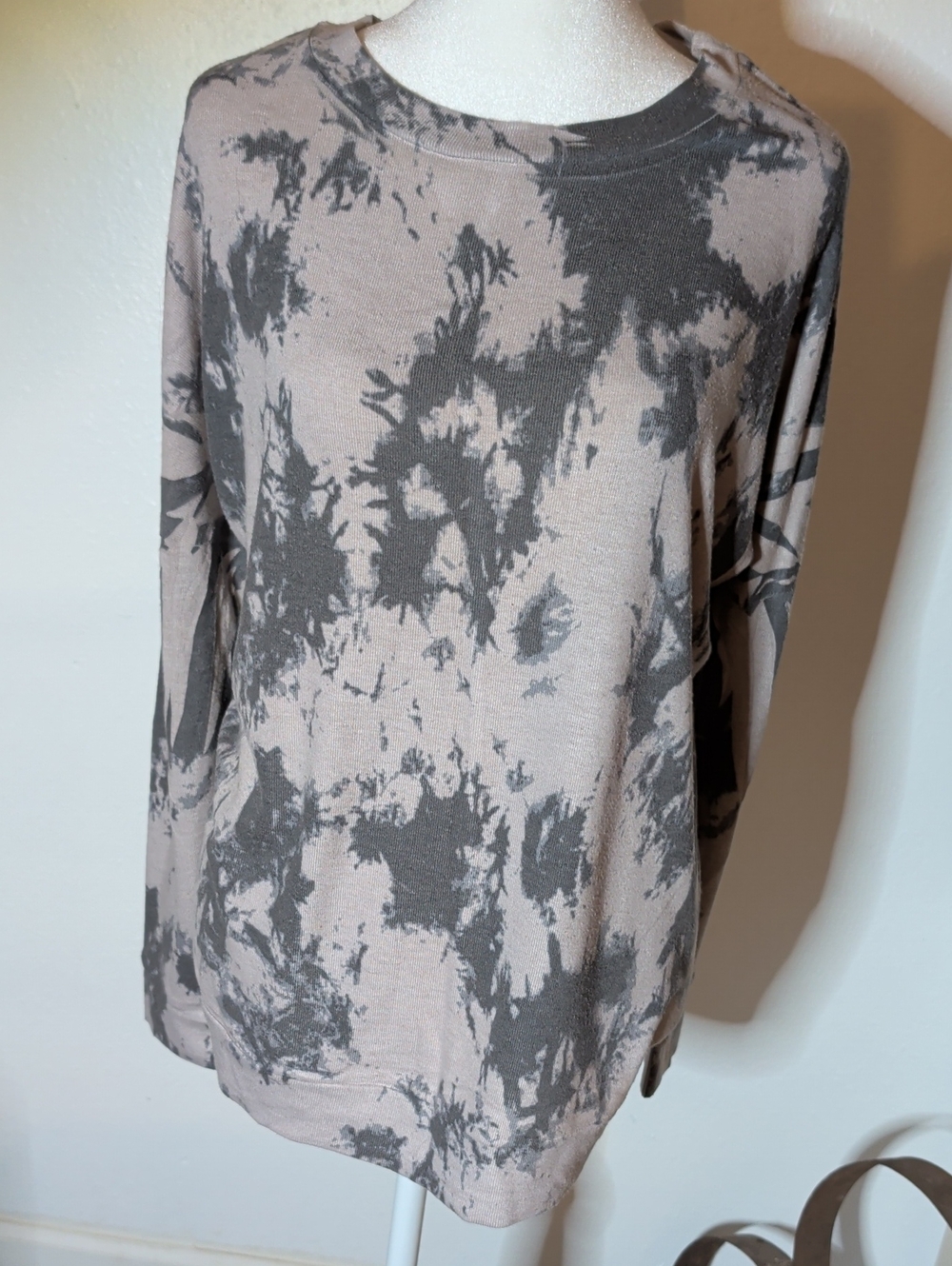 Republic Tie-Dye Long Sleeve Top in Taupe and Charcoal